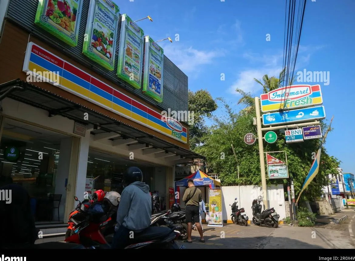 Indomaret Yos Sudarso 02: Tempat Belanja Cepat di Tengah Kehidupan Warga Kroya